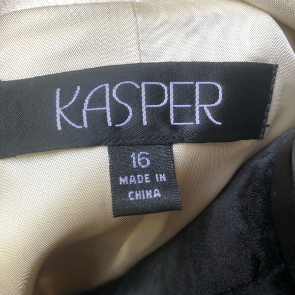 ✨LAST CHANCE✨ Kasper Cream and Brown Button Front Jacket - Picture 9 of 10